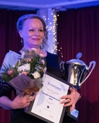 Puheenjohtaja Petra Riutta-aho vastaanotti HWJ:n vuoden urheiluseura palkinnon